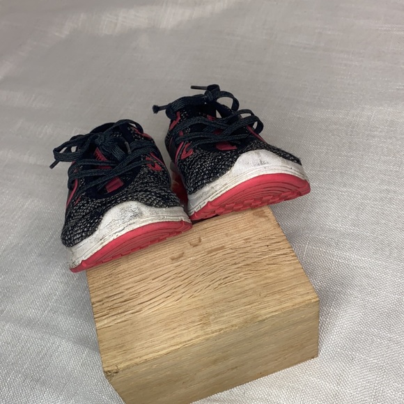 O2AIR—Tennis shoes - Picture 3 of 4